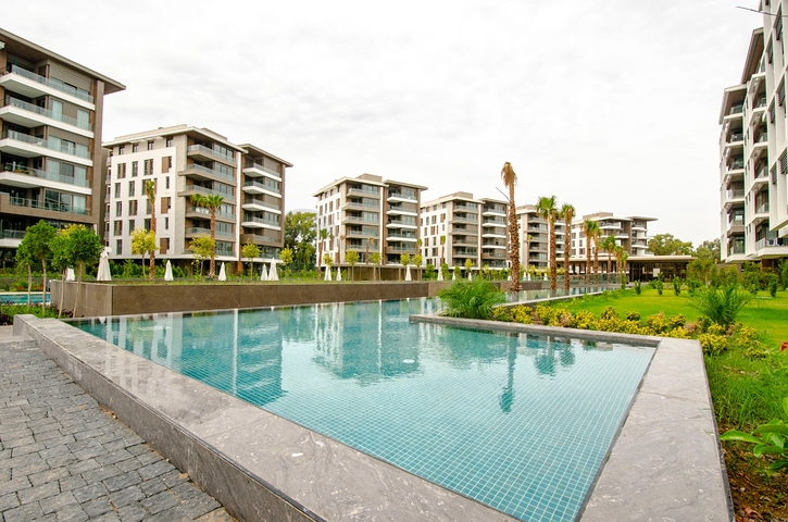 Мега проект в Анталии в районе Гюрсу Коньяалты 500 метров до моря 