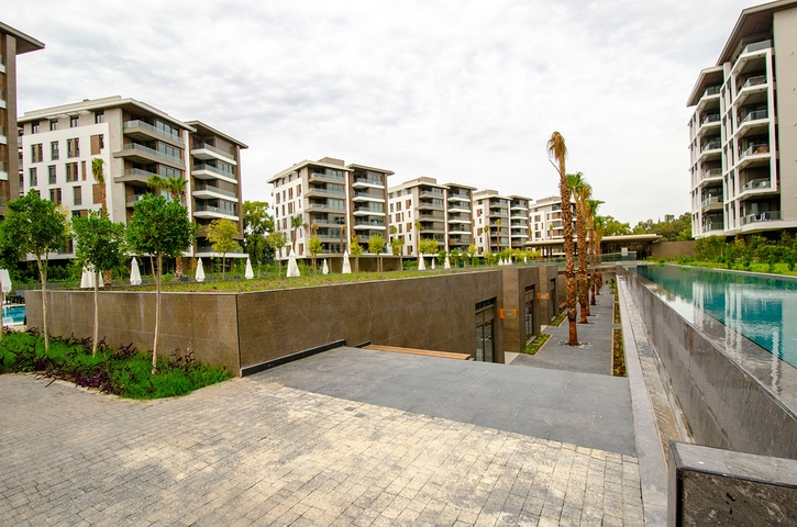 Мега проект в Анталии в районе Гюрсу Коньяалты 500 метров до моря 