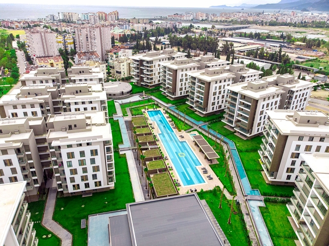 Мега проект в Анталии в районе Гюрсу Коньяалты 500 метров до моря 