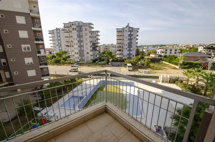 Просторные квартиры 3+1 с мебелью 1 км до моря в Ларе Анталья