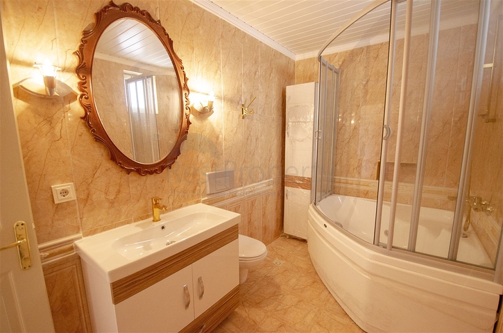 Просторные квартиры 3+1 с мебелью 1 км до моря в Ларе Анталья