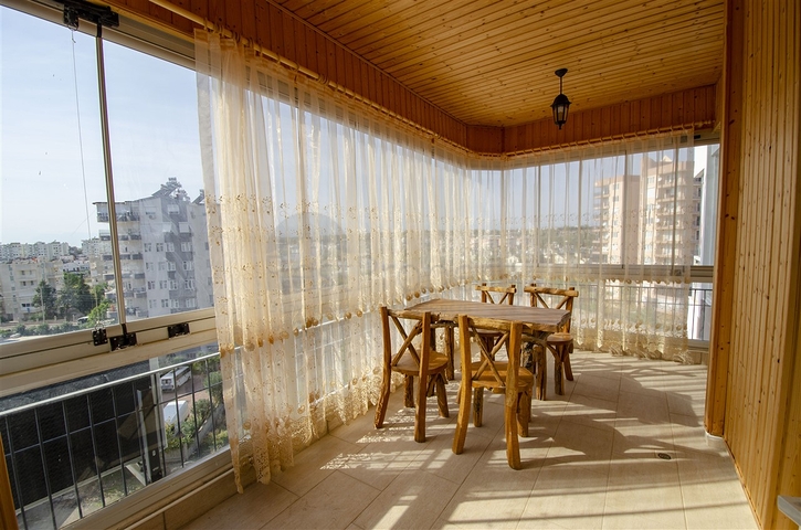 Просторные квартиры 3+1 с мебелью 1 км до моря в Ларе Анталья