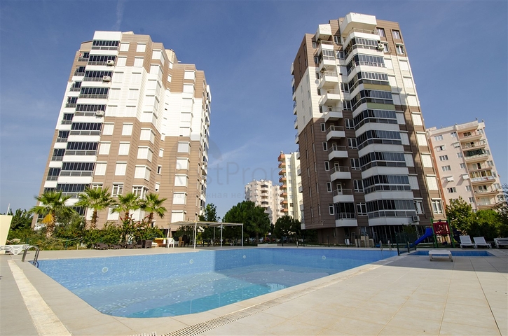 Просторные квартиры 3+1 с мебелью 1 км до моря в Ларе Анталья