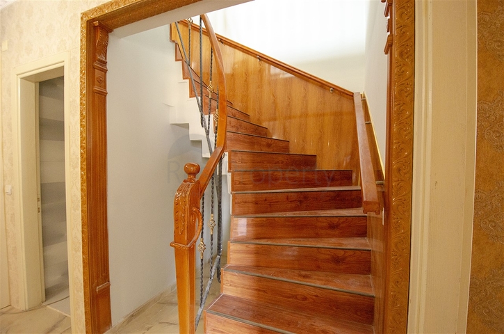 Просторные квартиры 3+1 с мебелью 1 км до моря в Ларе Анталья