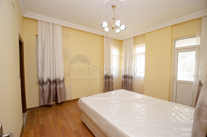 Просторные квартиры 3+1 с мебелью 1 км до моря в Ларе Анталья