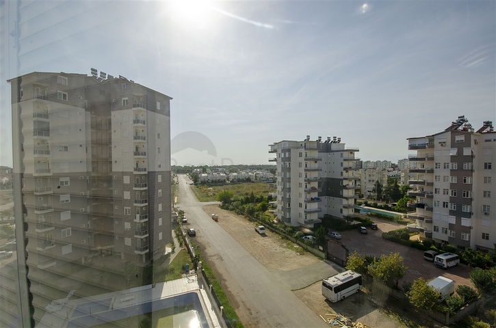 Просторные квартиры 3+1 с мебелью 1 км до моря в Ларе Анталья