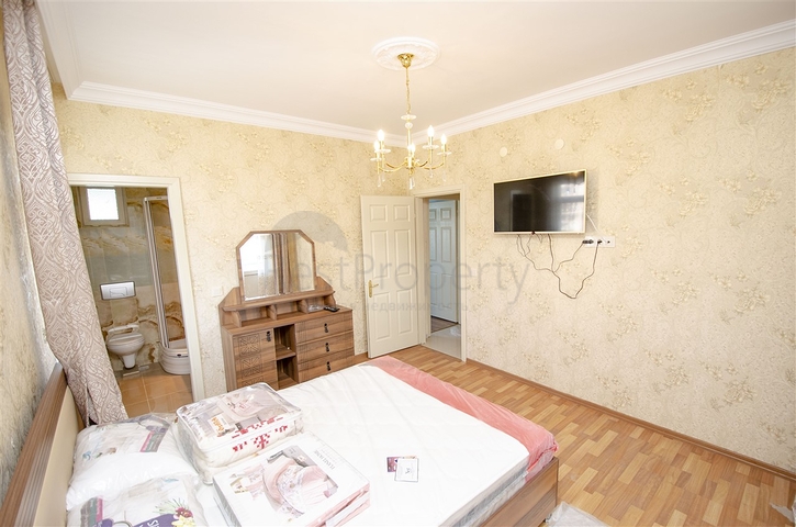 Просторные квартиры 3+1 с мебелью 1 км до моря в Ларе Анталья