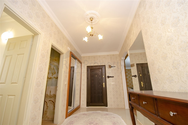 Просторные квартиры 3+1 с мебелью 1 км до моря в Ларе Анталья