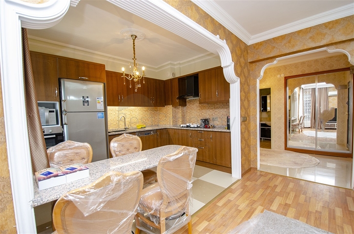 Просторные квартиры 3+1 с мебелью 1 км до моря в Ларе Анталья