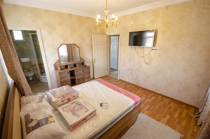 Просторные квартиры 3+1 с мебелью 1 км до моря в Ларе Анталья