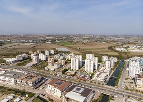 Просторные квартиры 3+1 с мебелью 1 км до моря в Ларе Анталья