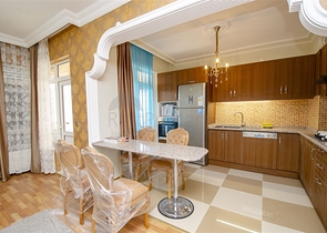 Просторные квартиры 3+1 с мебелью 1 км до моря в Ларе Анталья