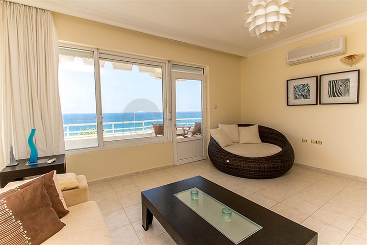 Апартаменты с шикарным видом на море в Махмутлар