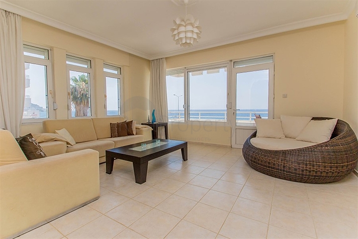 Апартаменты с шикарным видом на море в Махмутлар