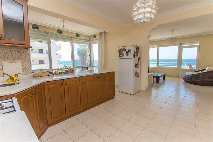 Апартаменты с шикарным видом на море в Махмутлар