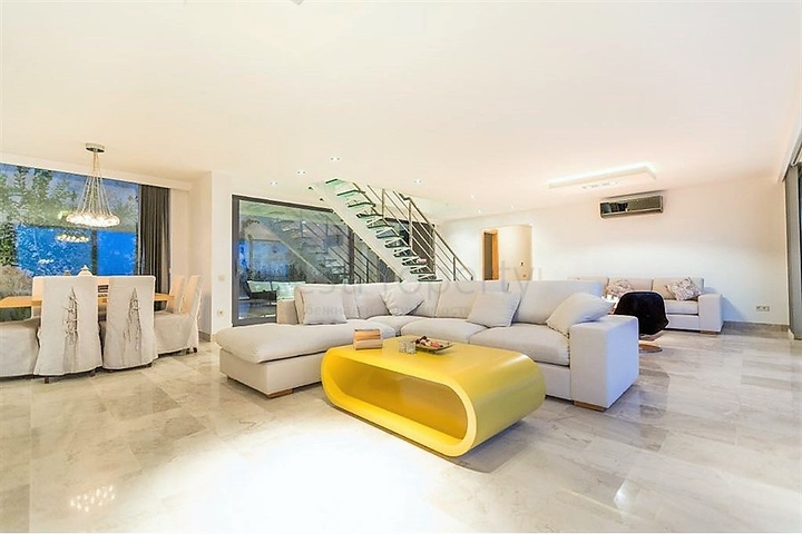 Новая просторная вилла для большой семьи в Калкан