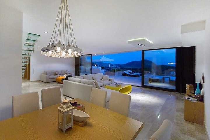 Новая просторная вилла для большой семьи в Калкан