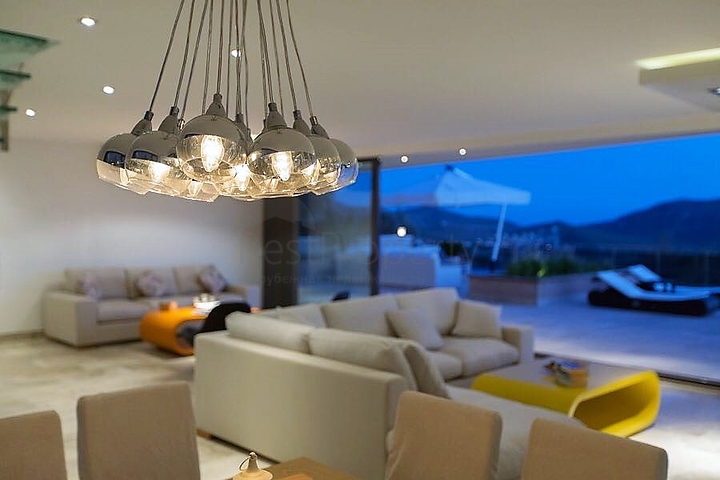 Новая просторная вилла для большой семьи в Калкан