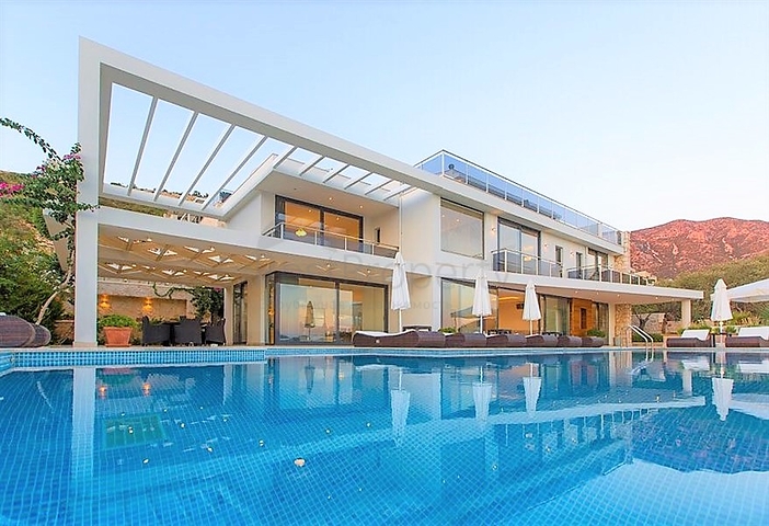 Новая просторная вилла для большой семьи в Калкан