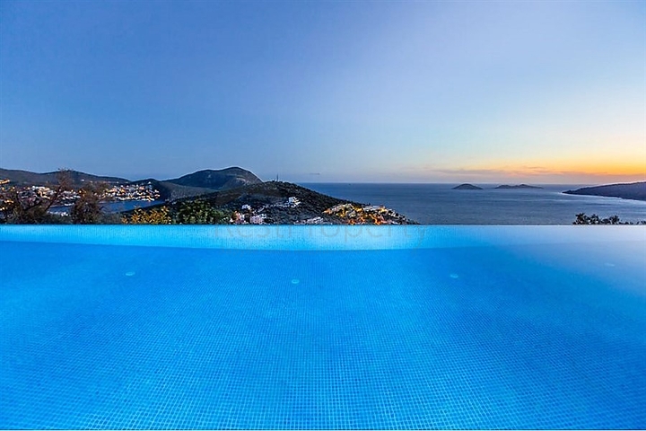 Новая просторная вилла для большой семьи в Калкан