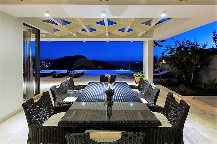 Новая просторная вилла для большой семьи в Калкан