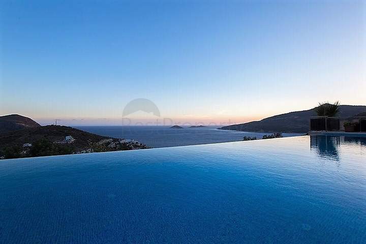 Новая просторная вилла для большой семьи в Калкан