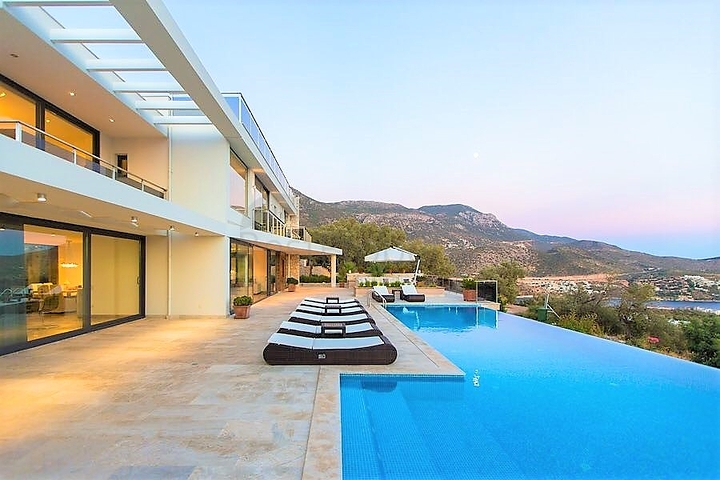 Новая просторная вилла для большой семьи в Калкан