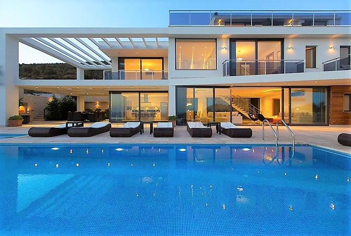 Новая просторная вилла для большой семьи в Калкан