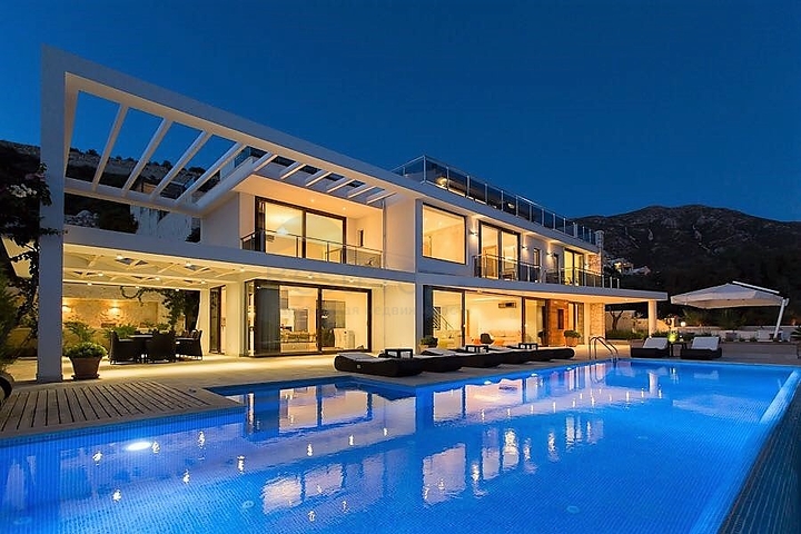 Новая просторная вилла для большой семьи в Калкан