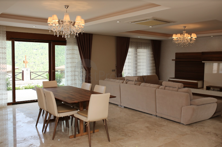 Вилла с мебелью в окружении горной природы в Анталии