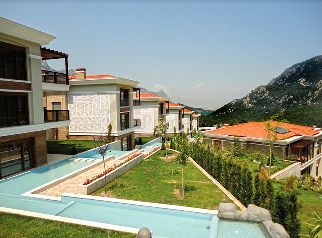 Вилла с мебелью в окружении горной природы в Анталии