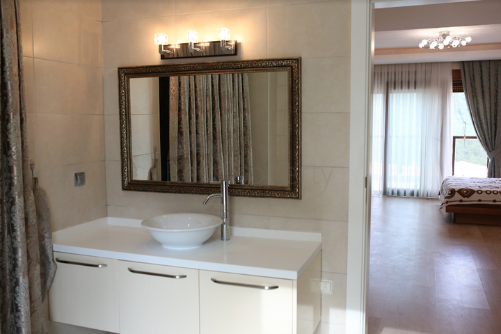 Вилла с мебелью в окружении горной природы в Анталии