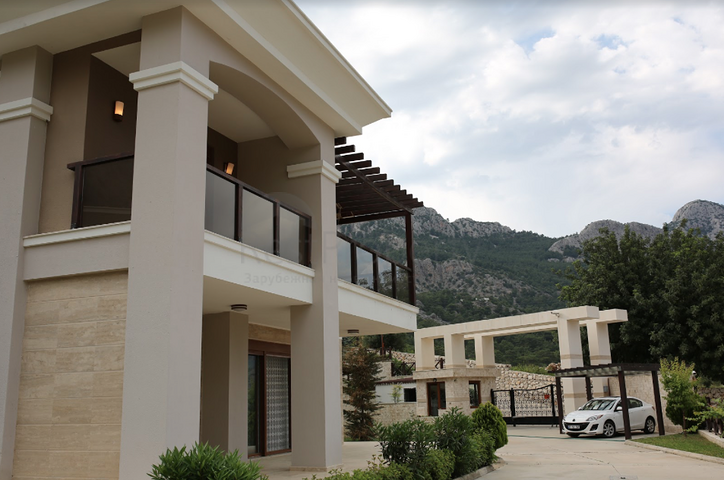 Вилла с мебелью в окружении горной природы в Анталии