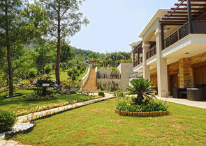 Вилла с мебелью в окружении горной природы в Анталии