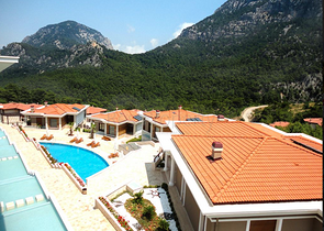 Вилла с мебелью в окружении горной природы в Анталии