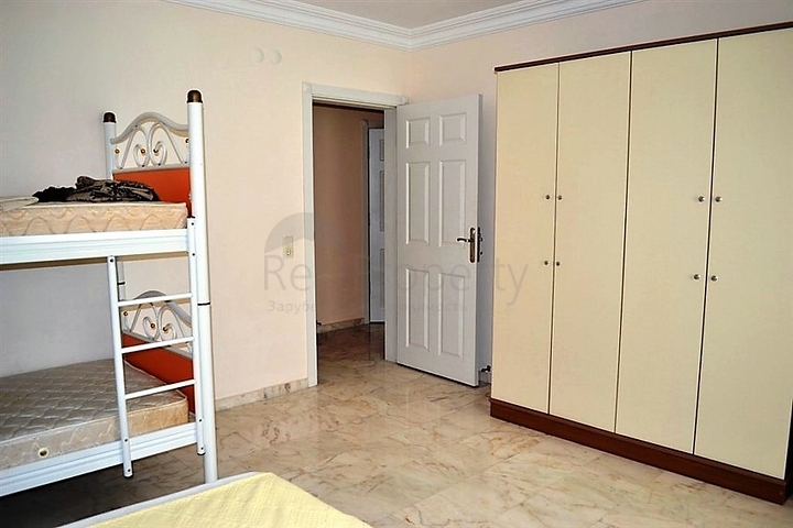 Квартира с большой площадью у самого берега моря