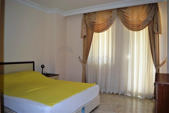 Квартира с большой площадью у самого берега моря