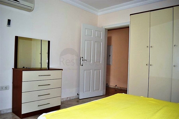 Квартира с большой площадью у самого берега моря