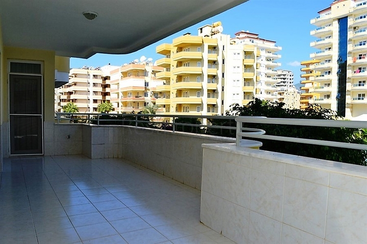 Квартира с большой площадью у самого берега моря