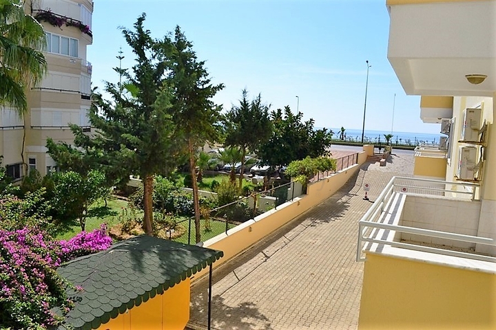 Квартира с большой площадью у самого берега моря