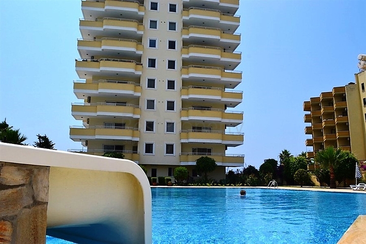 Квартира с большой площадью у самого берега моря