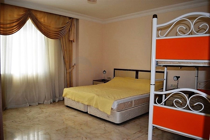 Квартира с большой площадью у самого берега моря