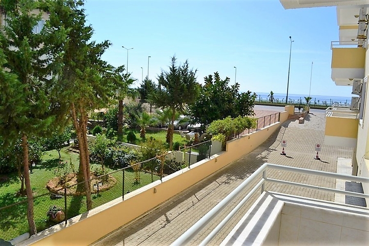 Квартира с большой площадью у самого берега моря