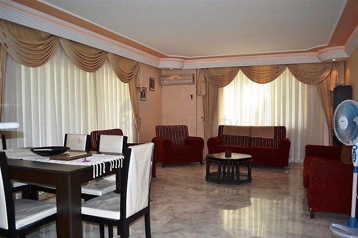 Квартира с большой площадью у самого берега моря