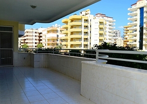 Квартира с большой площадью у самого берега моря