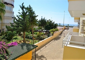 Квартира с большой площадью у самого берега моря