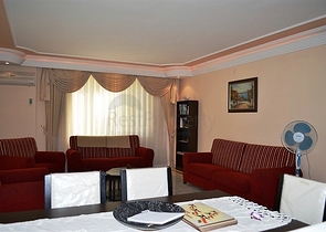 Квартира с большой площадью у самого берега моря