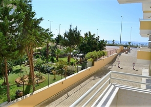 Квартира с большой площадью у самого берега моря