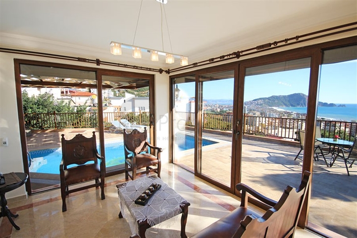 Меблированная уютная вилла с видом на море