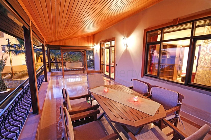 Меблированная уютная вилла с видом на море